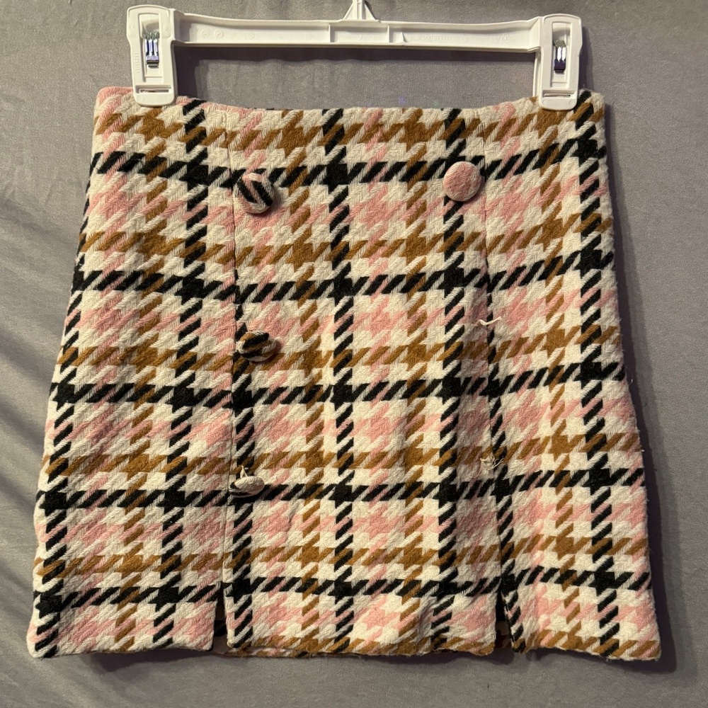 Tweed mini skirt MISSING TWO BUTTONS